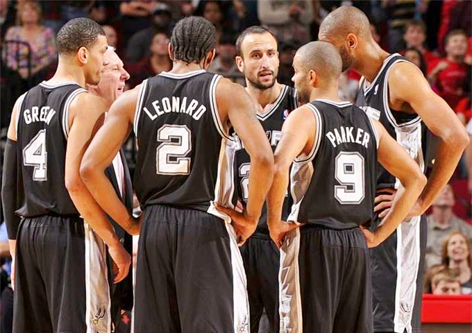 帕拉迪诺：我对下半场表现很满意，那不勒斯排榜首当之无愧（帕拉迪诺：下半场发挥令人满意，那不勒斯位居第一实至名归）