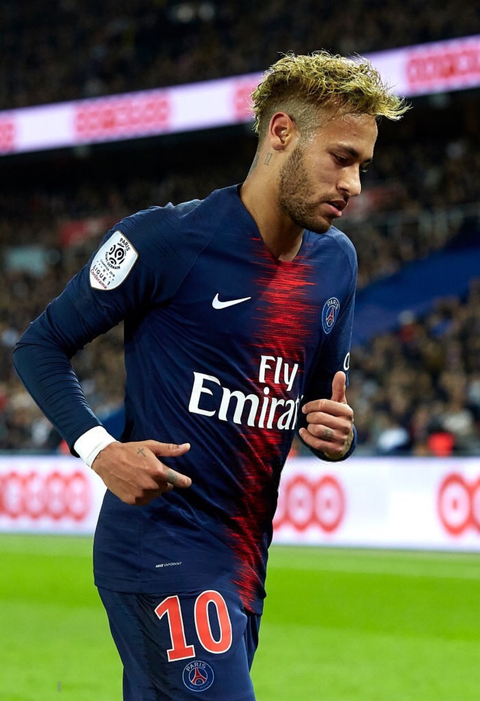 镜报：买安德森要1亿-1.2亿镑，曼联可能通过出售5人筹集资金（镜报：安德森标价1亿至1.2亿镑，曼联或出售5人筹资）