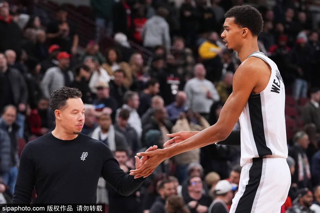 西媒：塞尔维亚前球员米洛耶维奇因涉嫌贩毒、非法贩枪等罪名被捕（西媒称，塞尔维亚前球员米洛耶维奇因涉毒品与非法枪支买卖等嫌疑被捕）