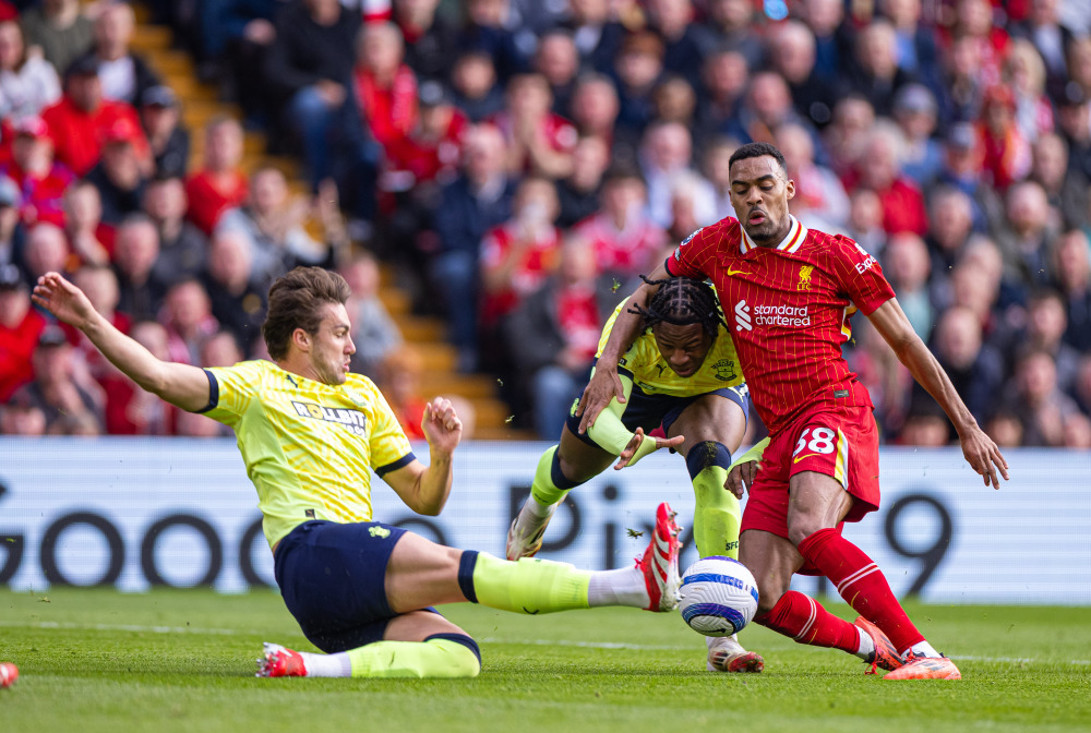 伤愈复出，卡瓦尼时隔两个月再次代表博卡出场并打进一粒点球（阔别两月复出，卡瓦尼重返博卡点球建功）