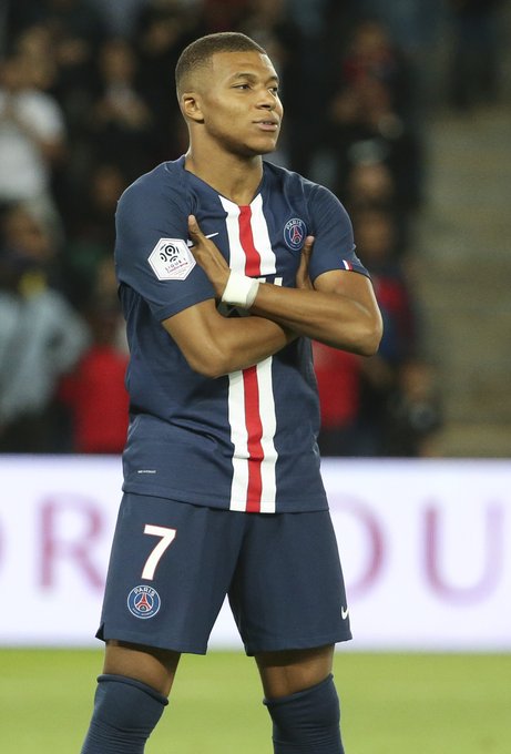 皇马客战毕巴奥首发曝光！姆巴佩领衔三叉戟，连续三平后球队背水一战（皇马做客毕尔巴鄂首发出炉：姆巴佩领衔三叉戟，三连平后背水求胜）