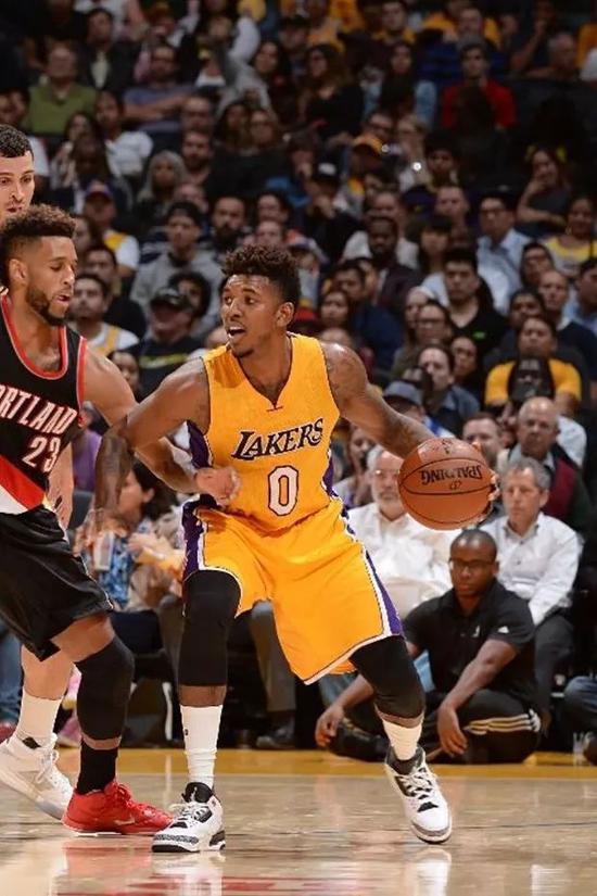 把青岛西海岸的口号带到诺坎普球场！战斗青岛队！ ...（让青岛西海岸的口号响彻诺坎普，战斗吧青岛队！）