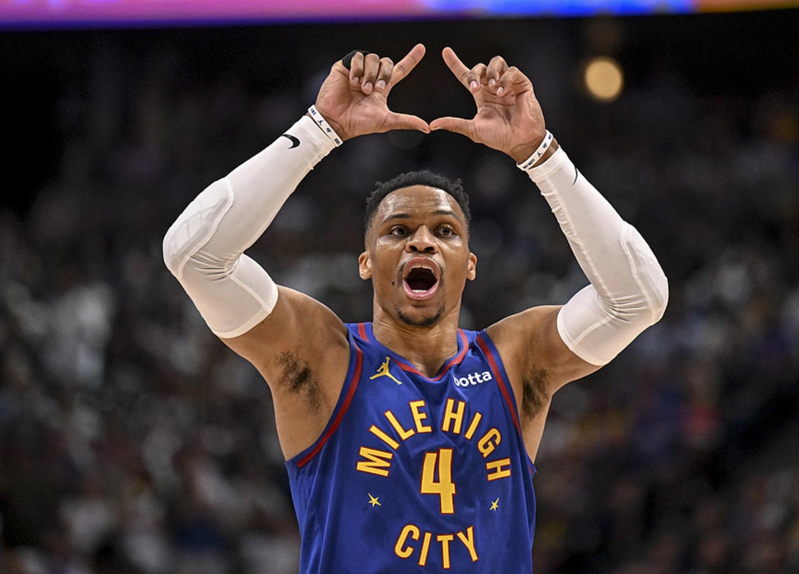 布拉德利：我小时候经常在自家花园里滑铲模仿杰拉德（布拉德利：童年常在自家花园练滑铲模仿杰拉德）