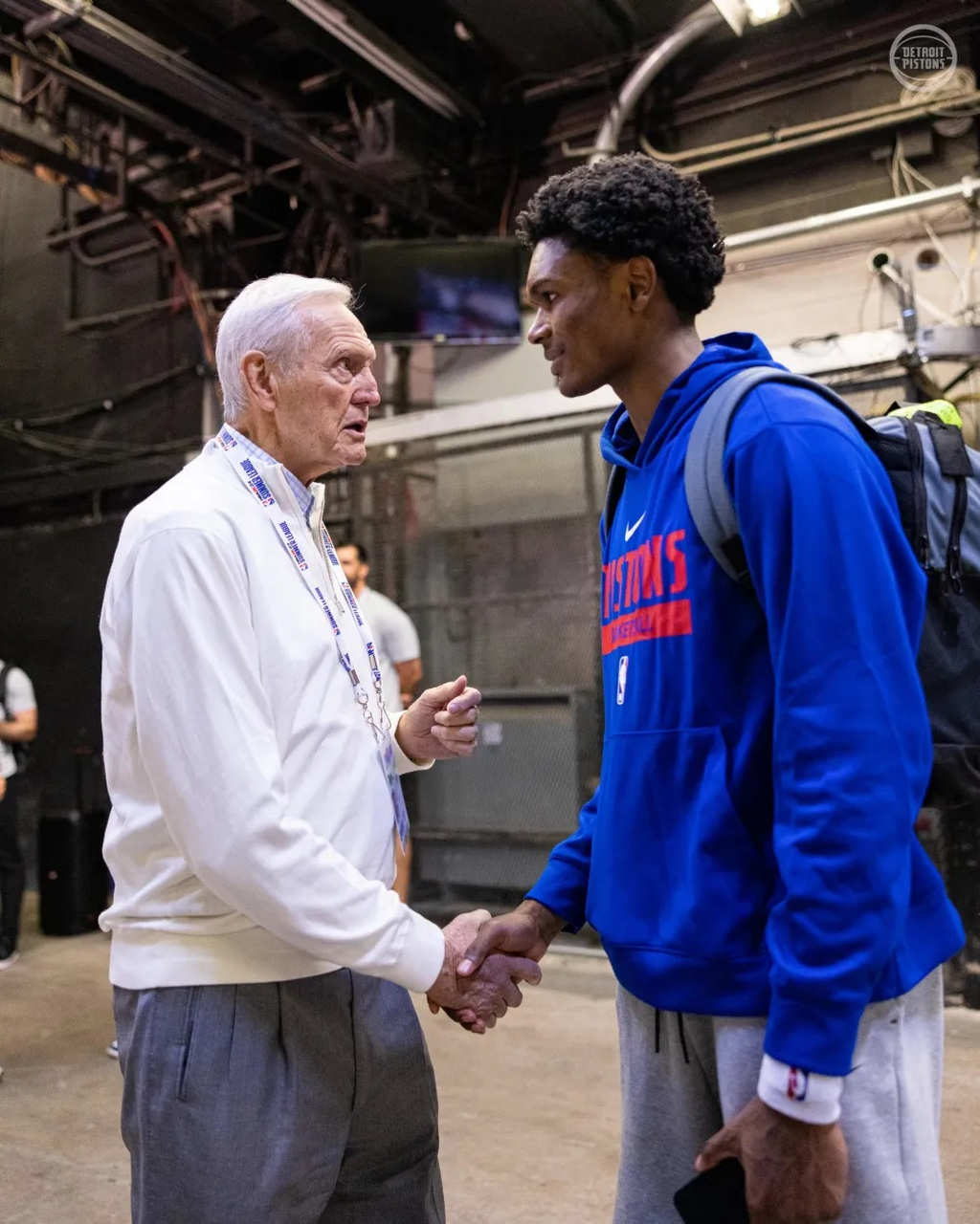 篮球NBA公布球衣销量榜，新晋巨星登顶（NBA最新球衣销量榜出炉，新星荣登榜首）