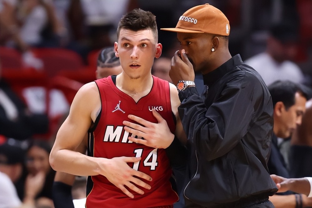 记者：费内巴切有意在冬窗引进罗马前锋多夫比克（记者称费内巴切希望冬窗签下罗马前锋多夫比克）